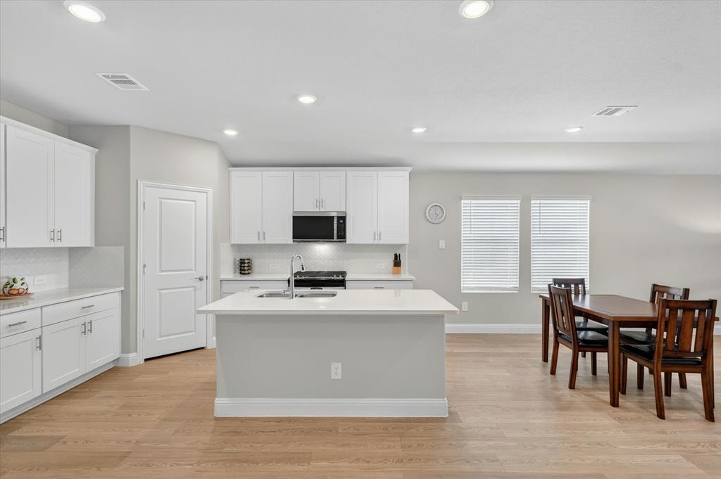 903 Edgehurst Drive Property Photo 15