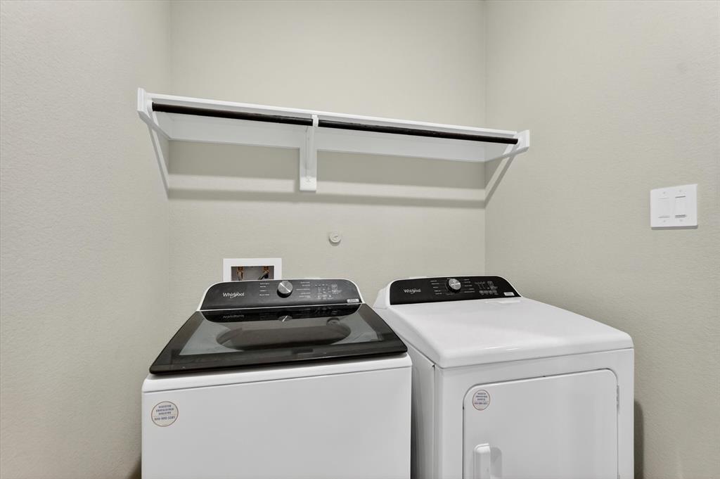 903 Edgehurst Drive Property Photo 16