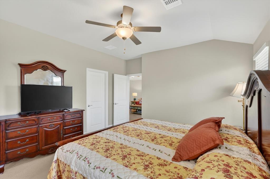 903 Edgehurst Drive Property Photo 24