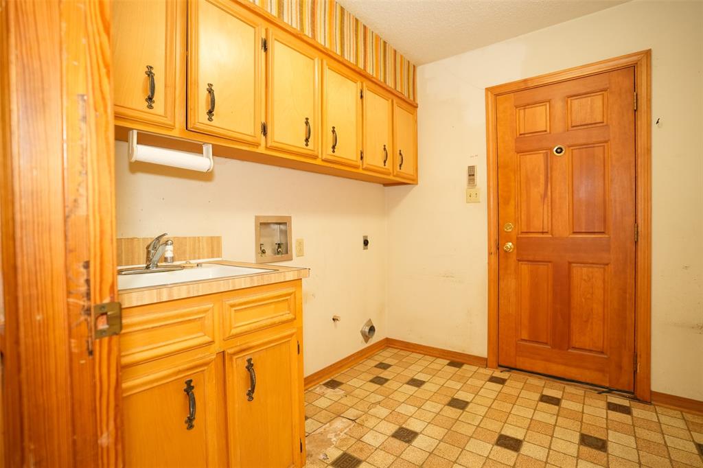 4049 Parkwood Drive Property Photo 13
