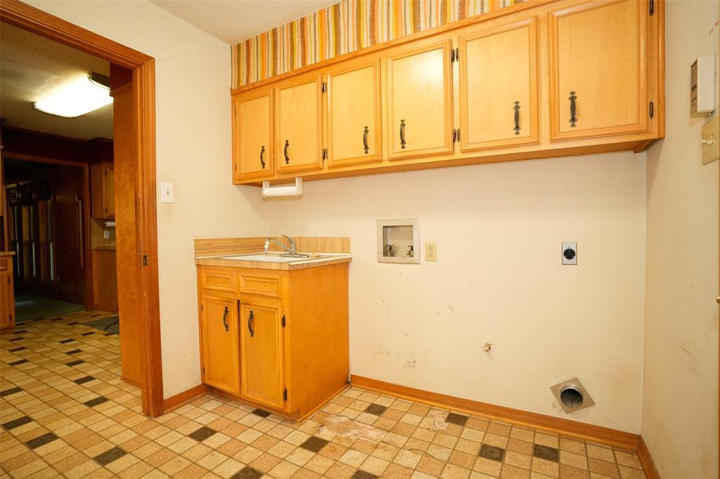 4049 Parkwood Drive Property Photo 14