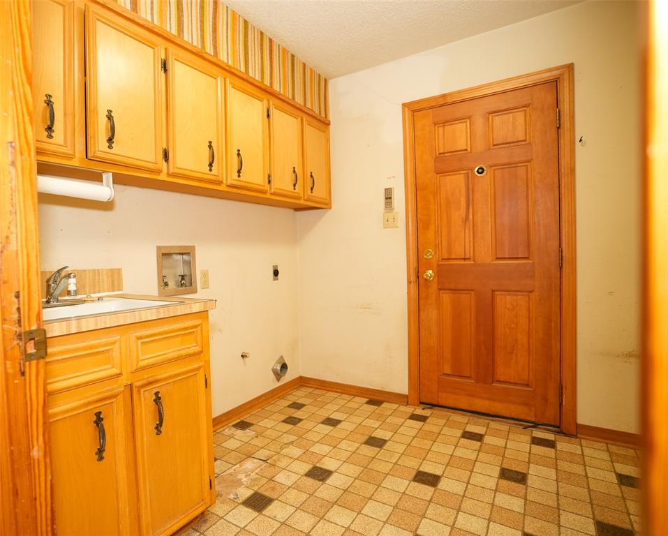 4049 Parkwood Drive Property Photo 15