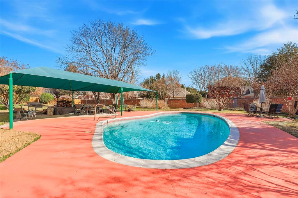5949 River Bend Drive Property Photo 1