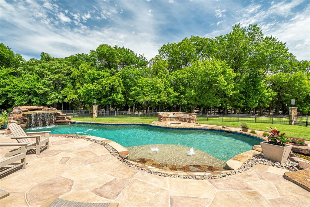 1615 Sara Cove Property Photo 2