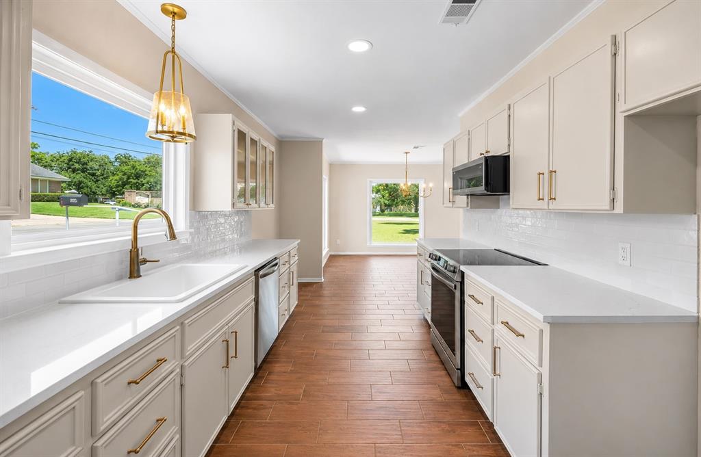 102 S Avenue Q Property Photo 1