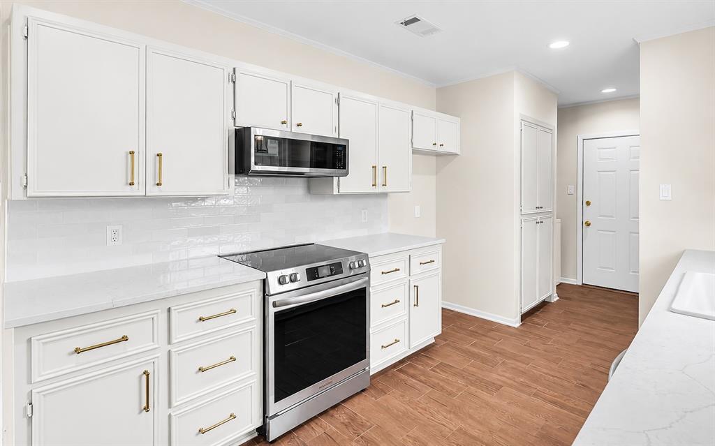 102 S Avenue Q Property Photo 5
