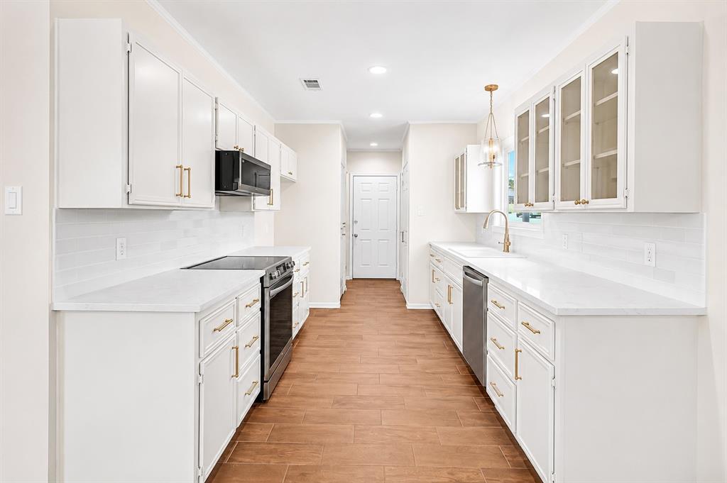 102 S Avenue Q Property Photo 6