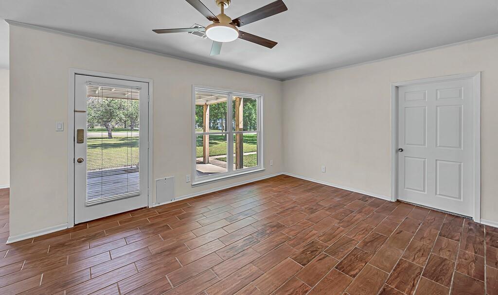 102 S Avenue Q Property Photo 10