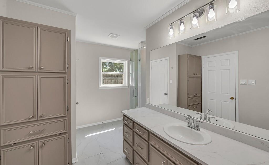 102 S Avenue Q Property Photo 16