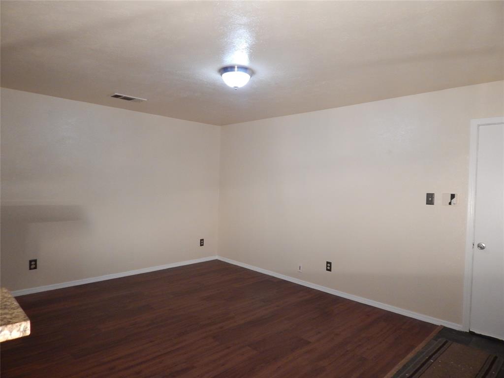 506 Redwood Drive Property Photo 8