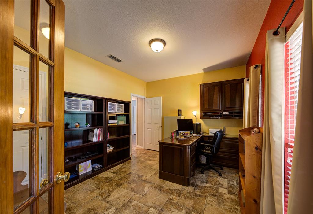 15 Shady Creek Lane Property Photo 7