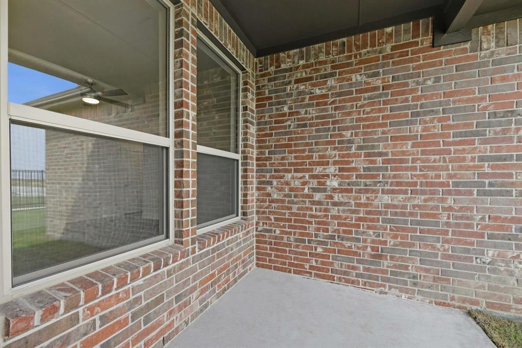 208 Ravenna Boulevard Property Photo 7