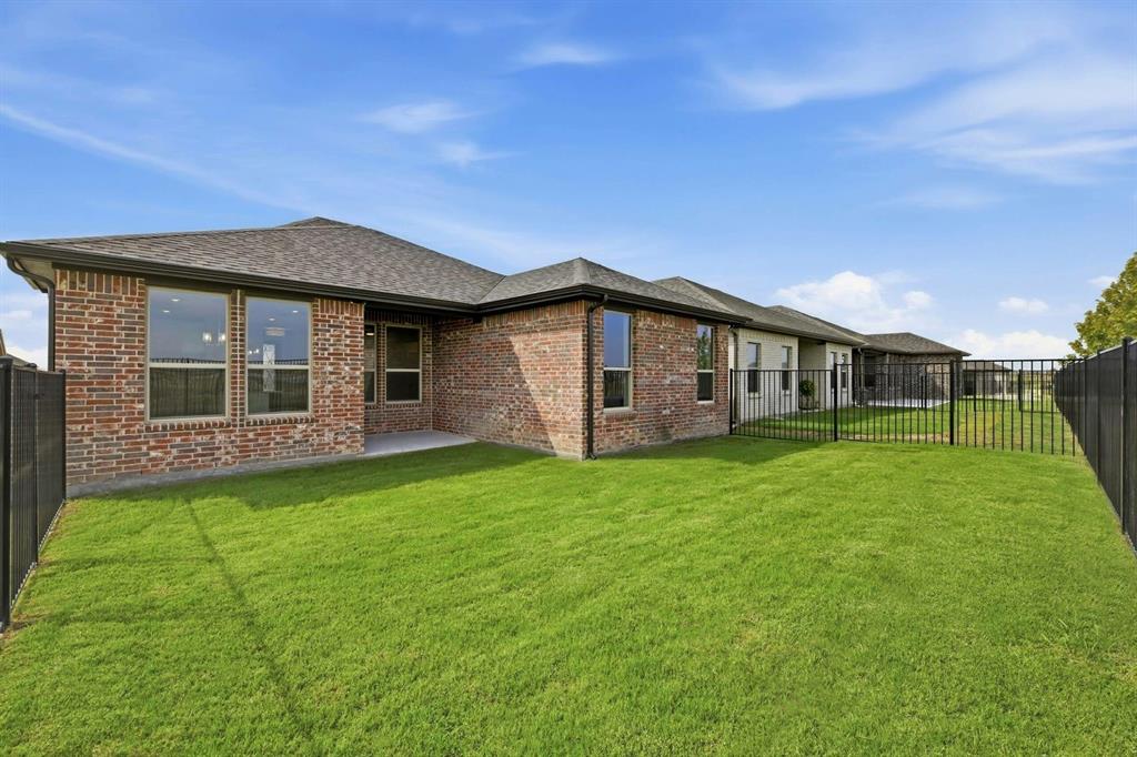 208 Ravenna Boulevard Property Photo 8