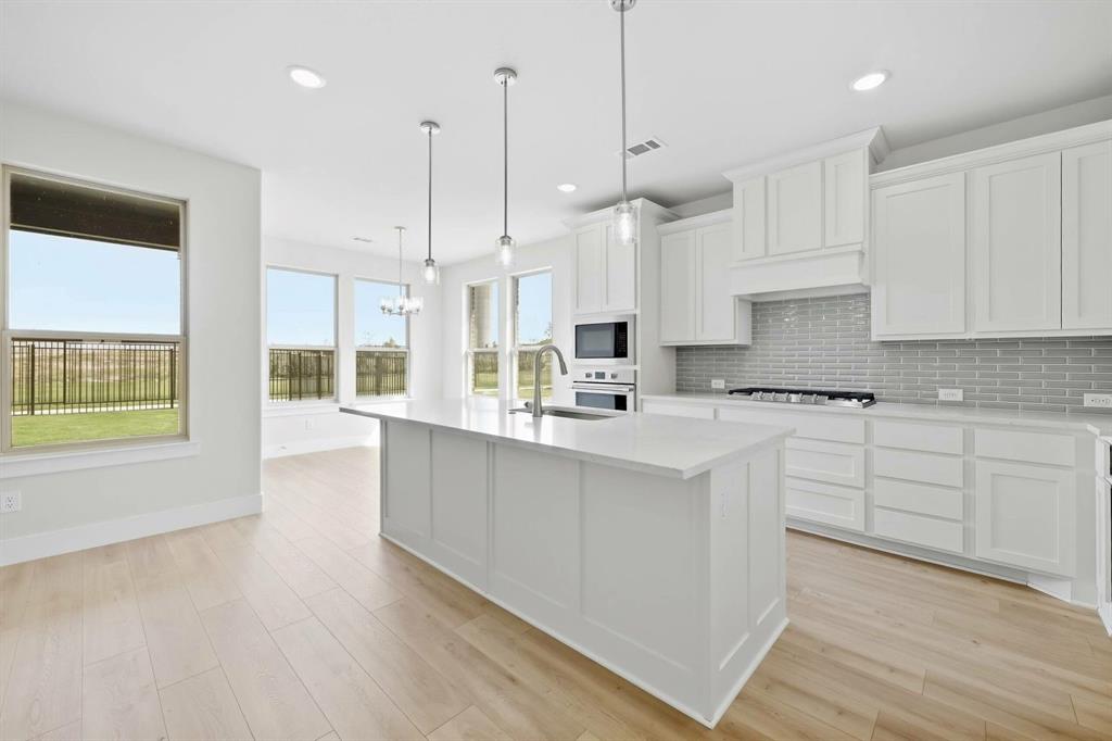 208 Ravenna Boulevard Property Photo 17