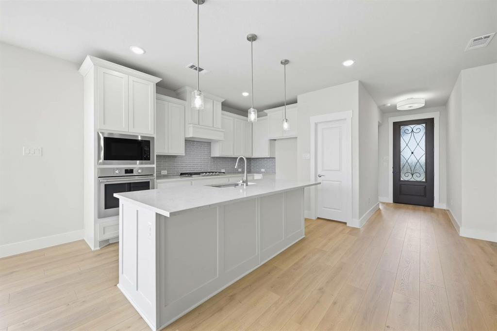 208 Ravenna Boulevard Property Photo 18