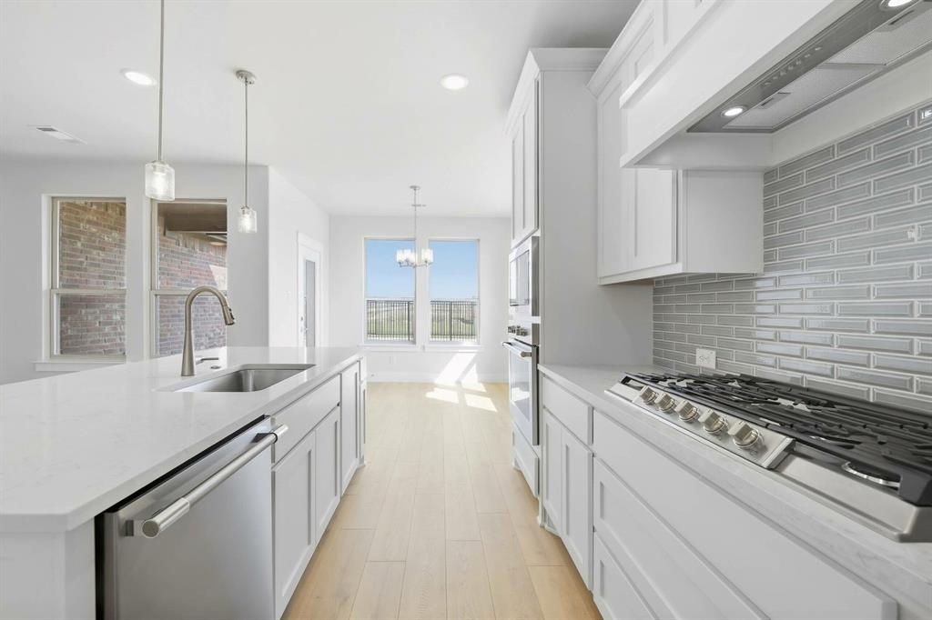 208 Ravenna Boulevard Property Photo 19