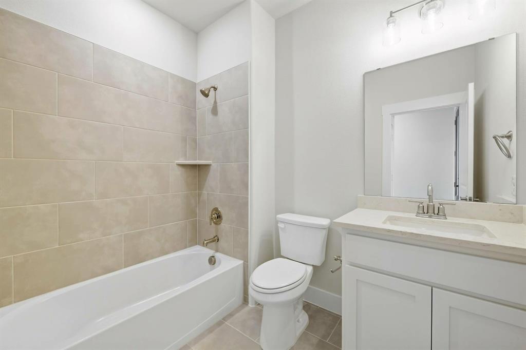 208 Ravenna Boulevard Property Photo 26