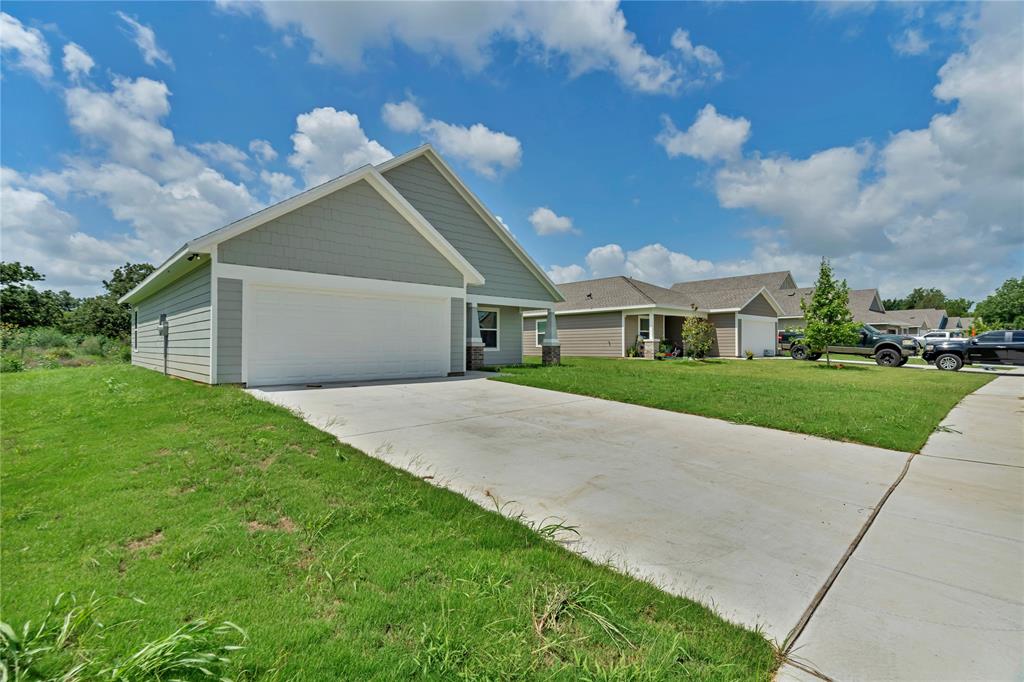 624 Crockett Drive Property Photo 4