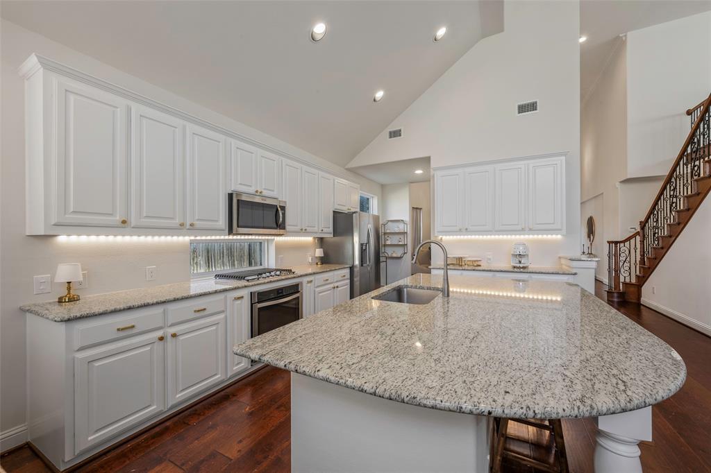 4000 Silk Vine Court Property Photo 6