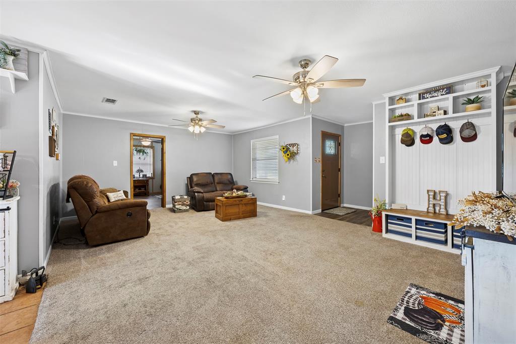 2073 Fm 1182 Property Photo 4