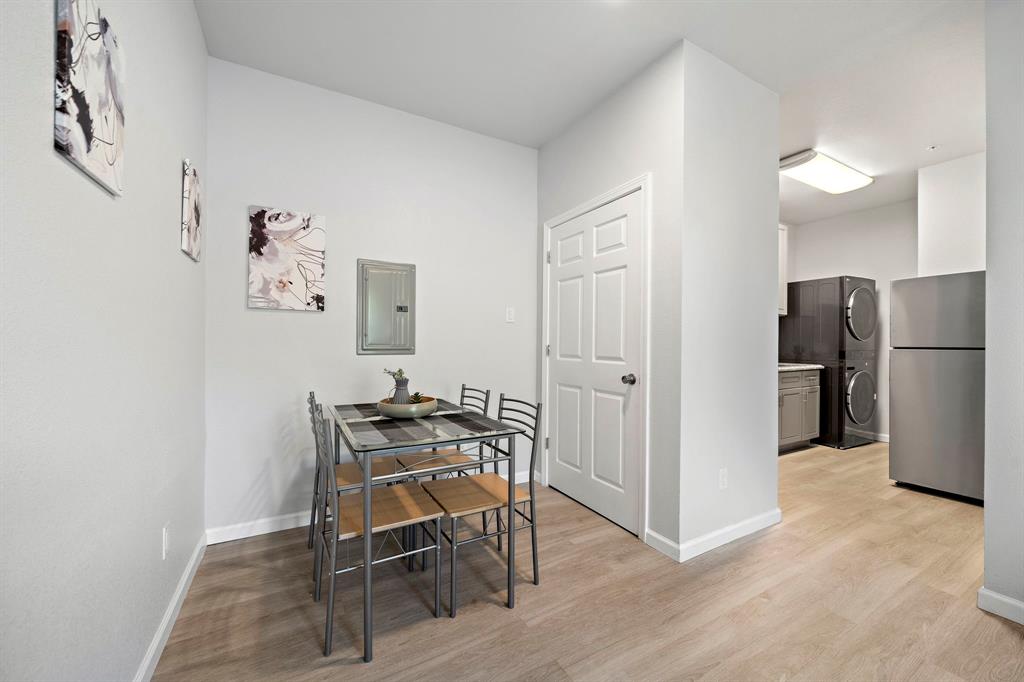 808 Sealy Avenue Property Photo 9