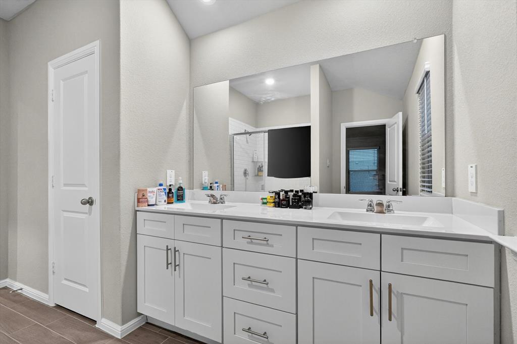 4716 Stunning Pathway Property Photo 12
