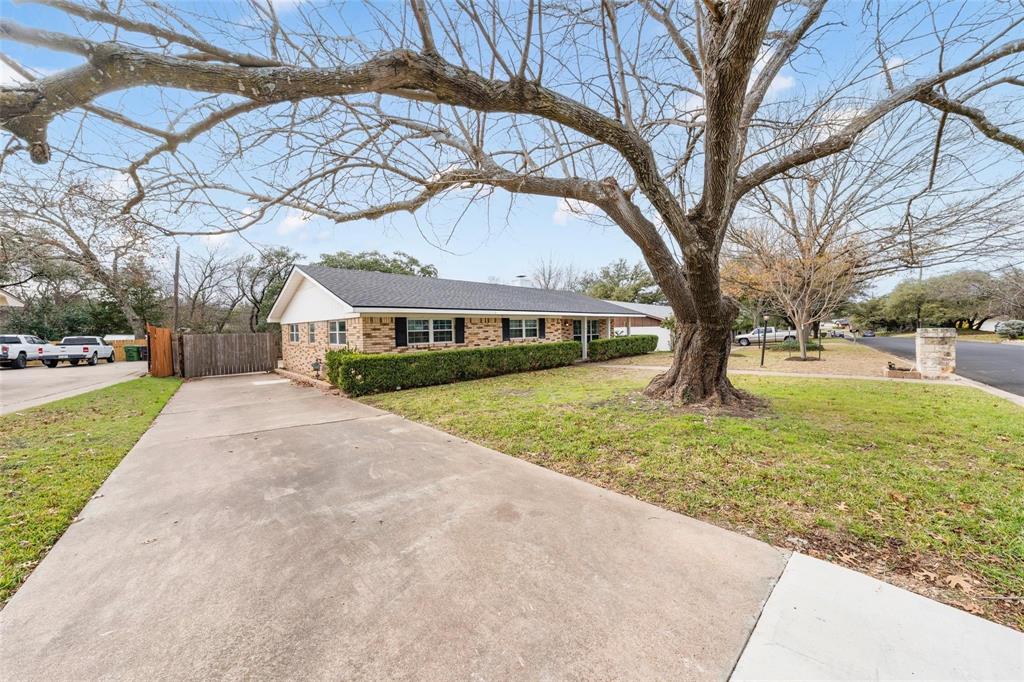 740 Wedgewood Drive Property Photo 4