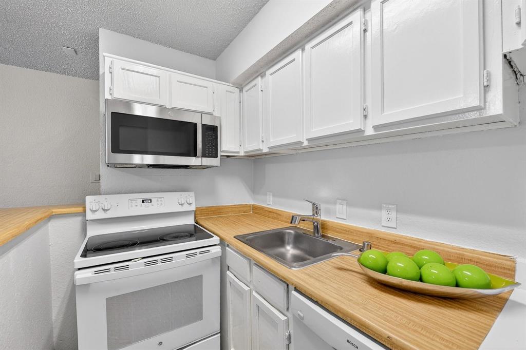 9825 Walnut Street 306 Property Photo 1