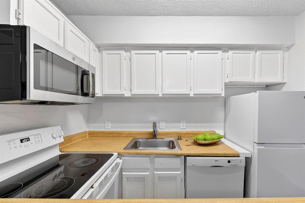 9825 Walnut Street 306 Property Photo 11