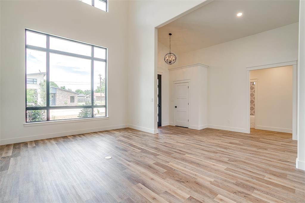 2600 Easy Street Property Photo 7
