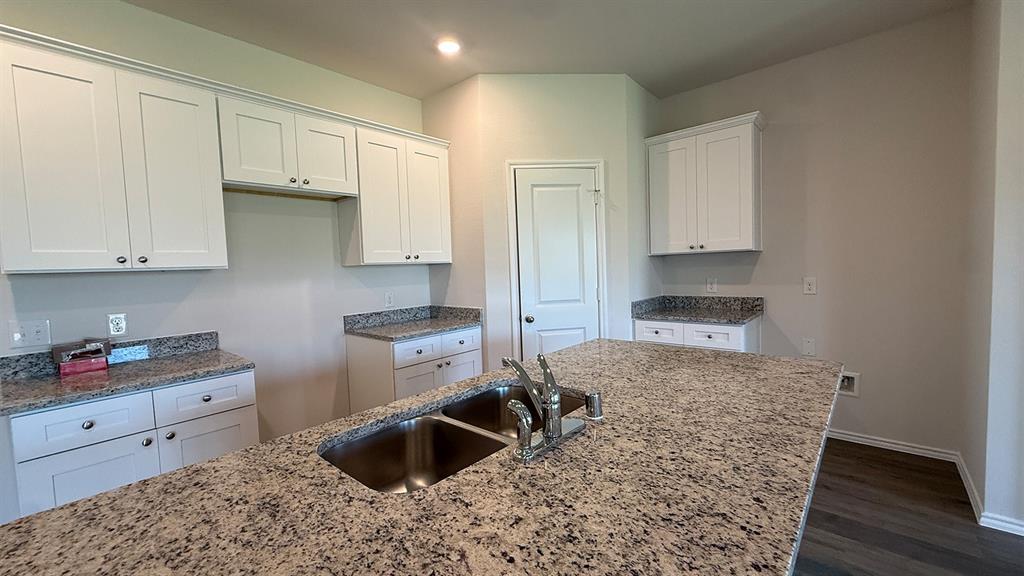 604 Edge Hill Lane Property Photo 11