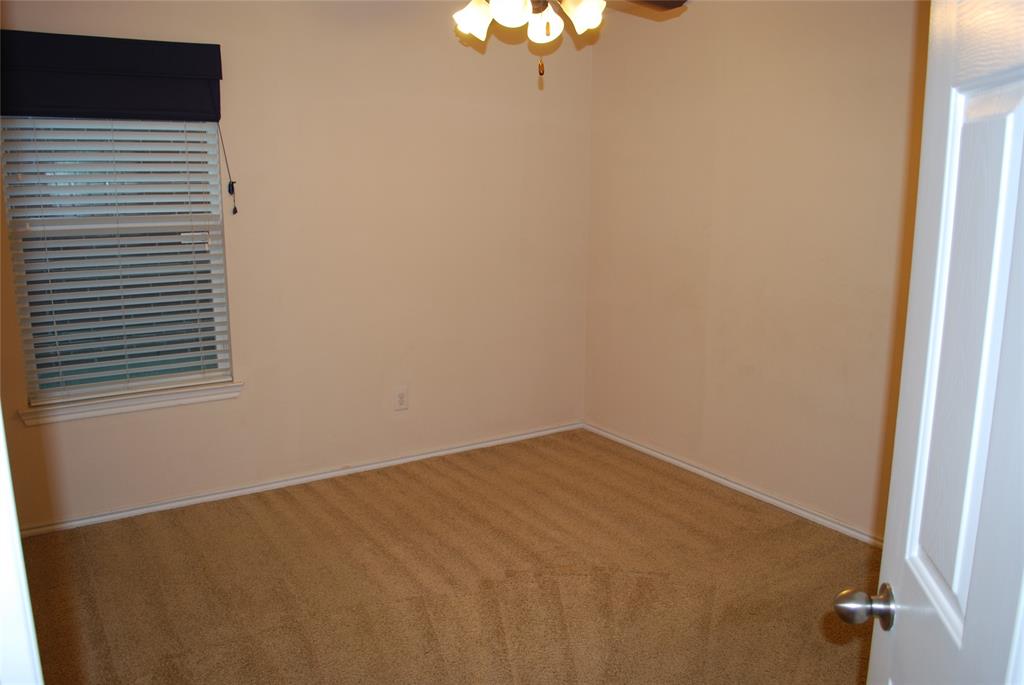 4713 Fox Sedge Lane Property Photo 8