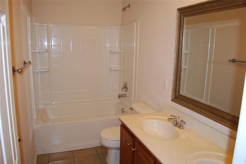 4713 Fox Sedge Lane Property Photo 9