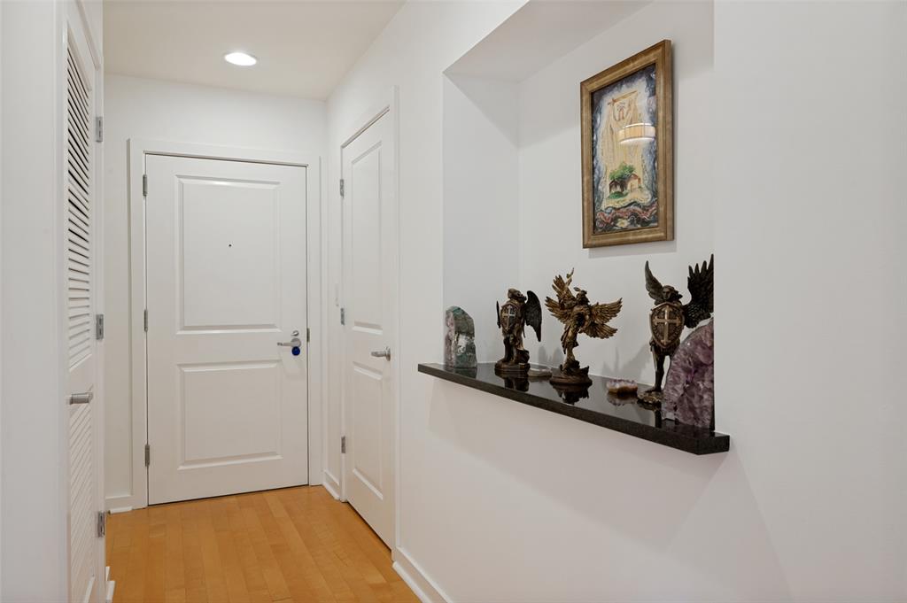 1200 Main Street 1207 Property Photo 2