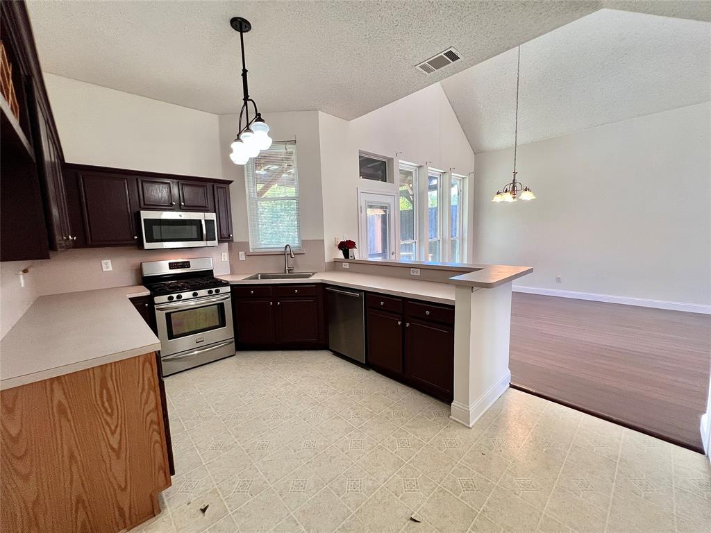 3098 Wildflower Way Property Photo 11