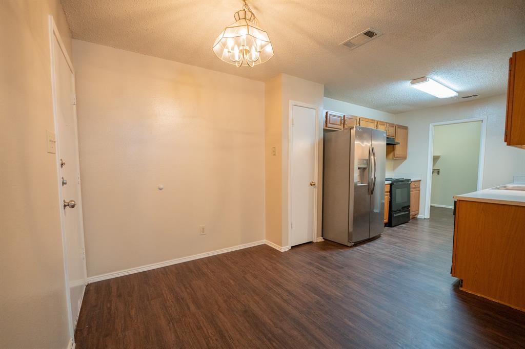 831 Ash Grove Lane Property Photo 8