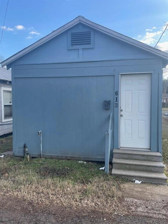 613 Montgomery Street Property Photo 1