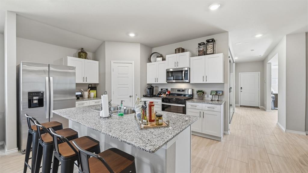 16717 Hudson Prairie Way Property Photo 3