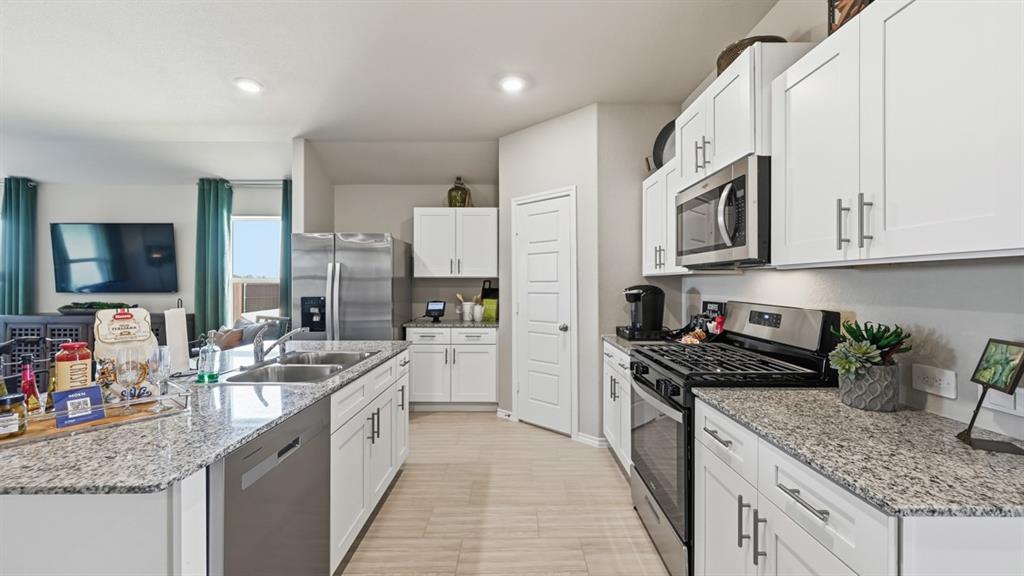 16717 Hudson Prairie Way Property Photo 4