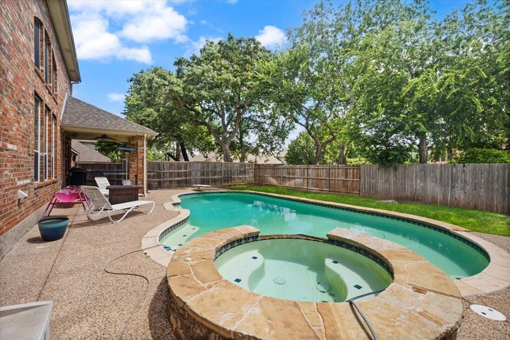 6705 Glade Drive Property Photo 3