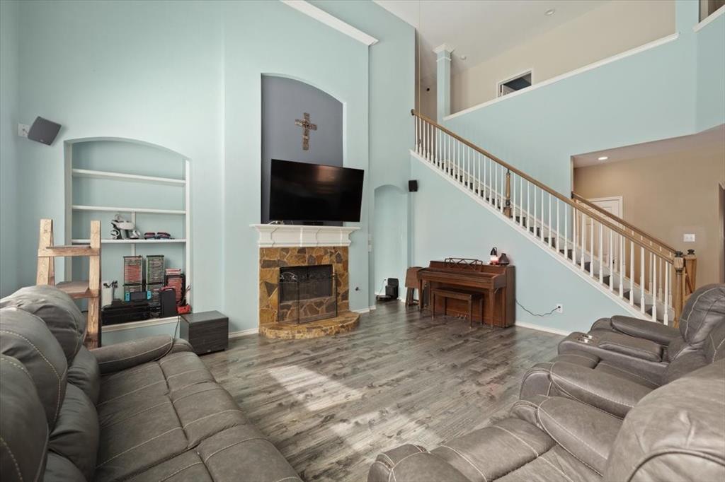 6705 Glade Drive Property Photo 4
