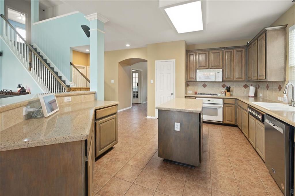 6705 Glade Drive Property Photo 6