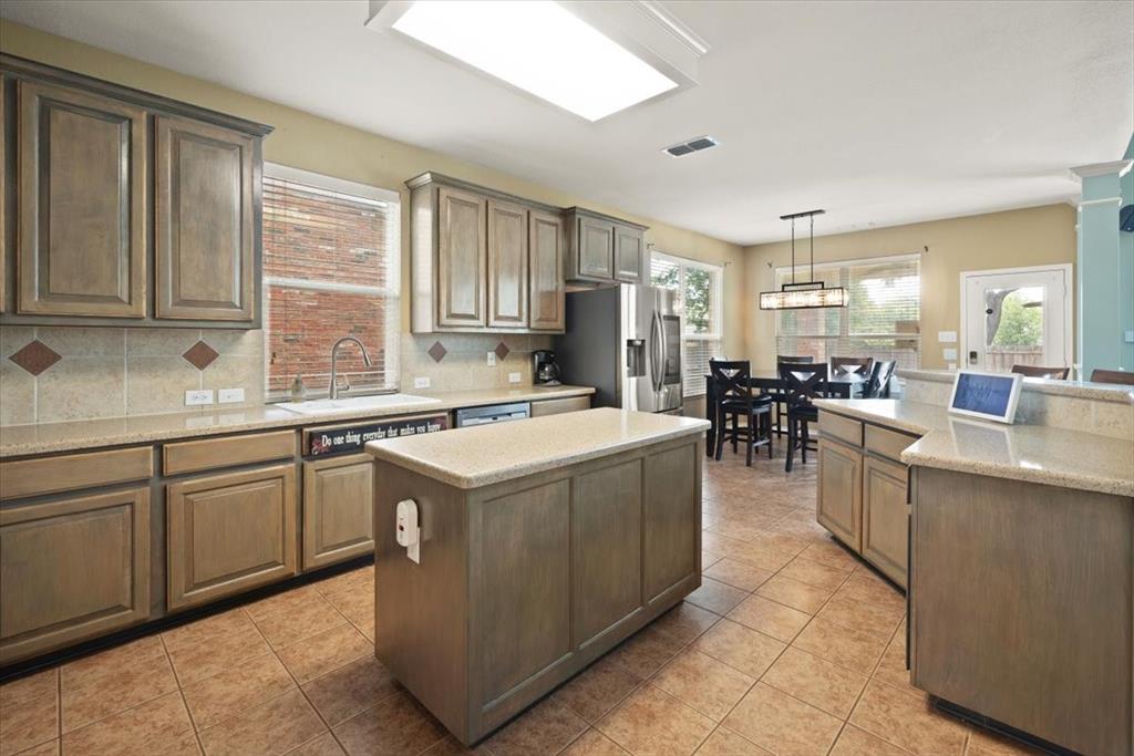 6705 Glade Drive Property Photo 8