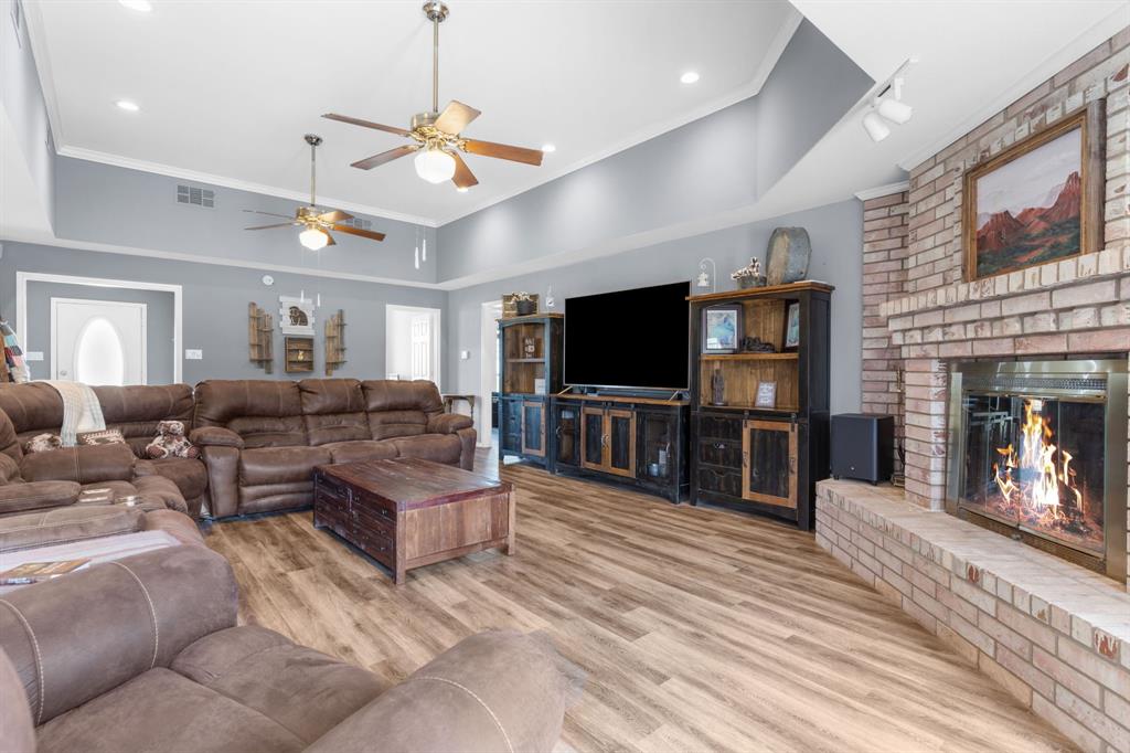 3881 Fm 815 Property Photo 7