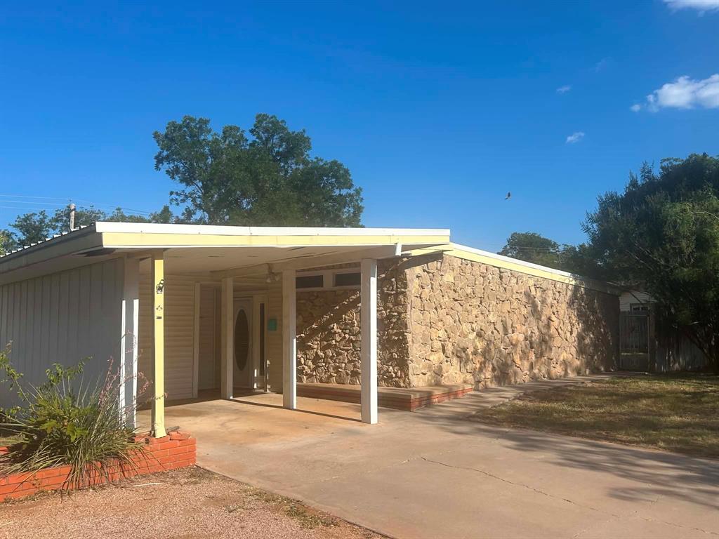 1057 Westridge Drive Property Photo 1