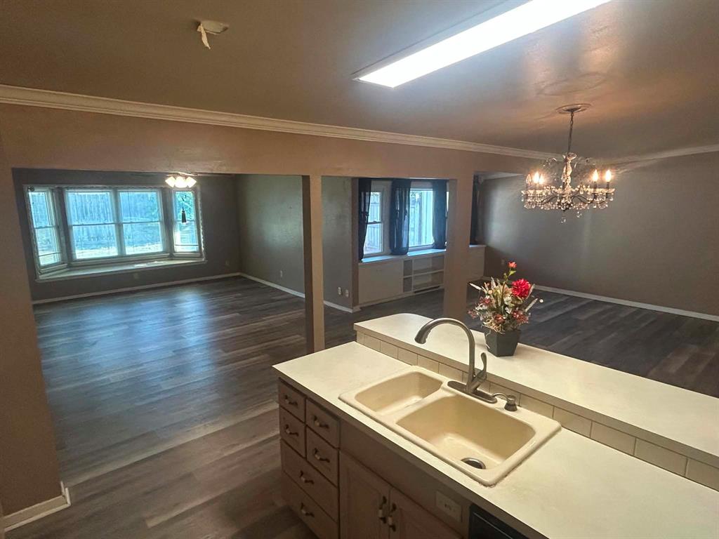 1057 Westridge Drive Property Photo 4