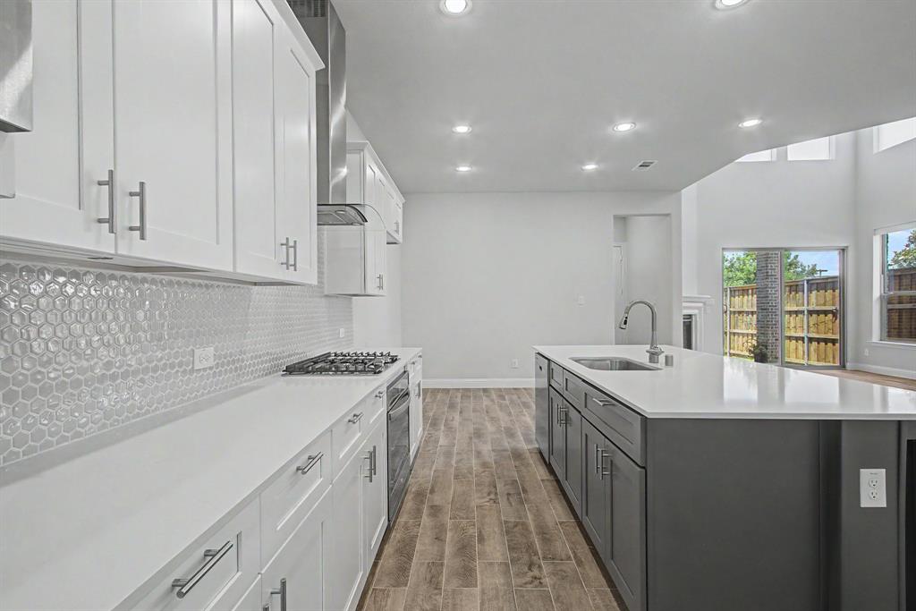 2208 N Royal Crecent Drive Property Photo 14