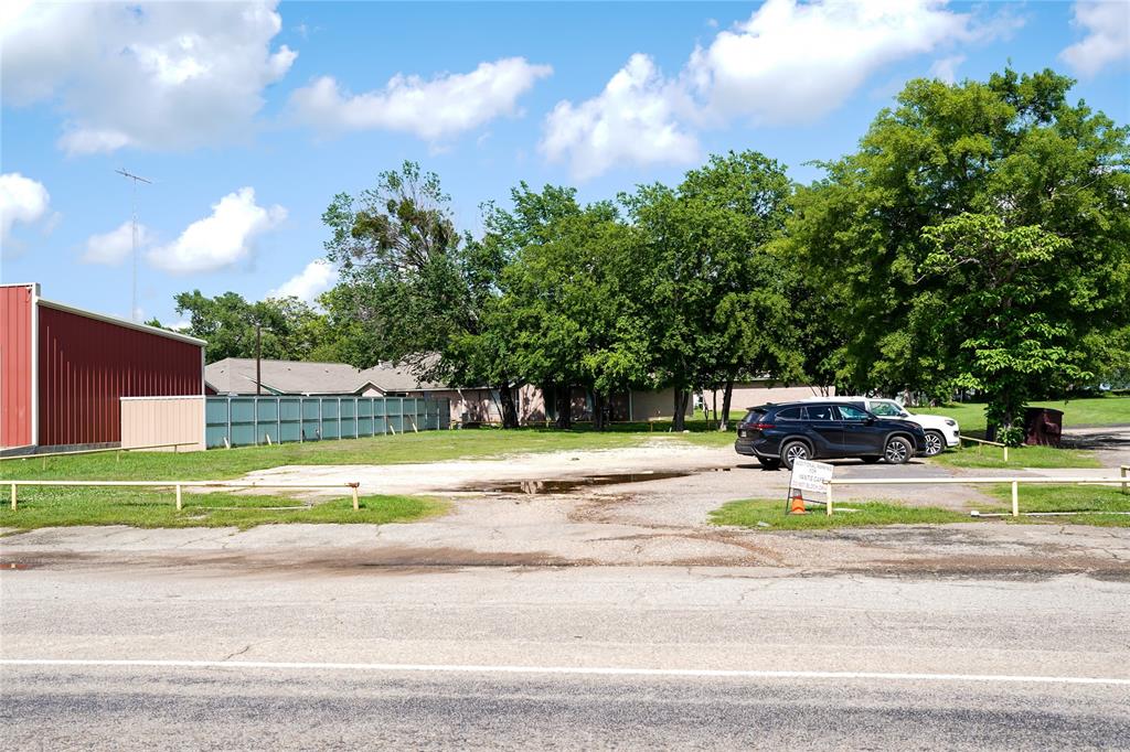 108 S Main Street Property Photo 4