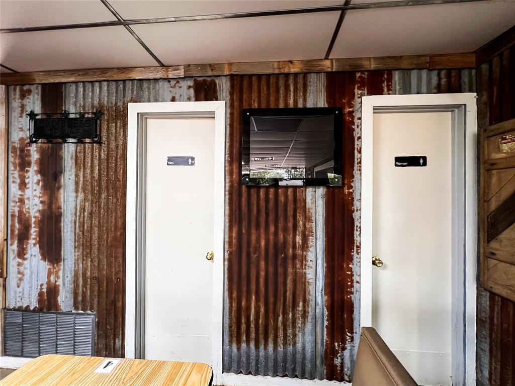 108 S Main Street Property Photo 15