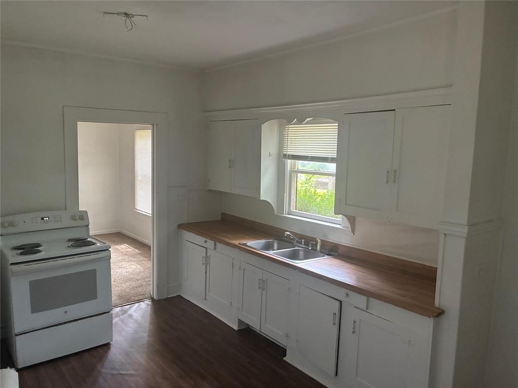 2217 Simpson Street Property Photo 6
